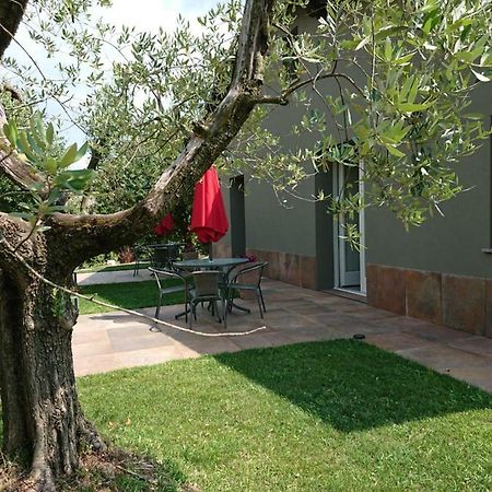 Hotel Il carpino bianco Puegnago del Garda Esterno foto